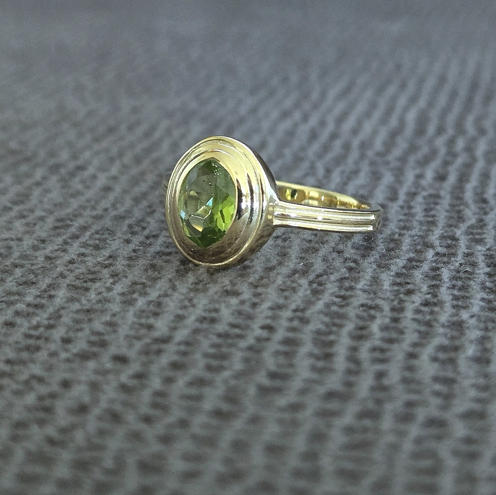 Shivam Oval Cut Peridot💚 Ring💍 - NWT - Picture 13 of 16